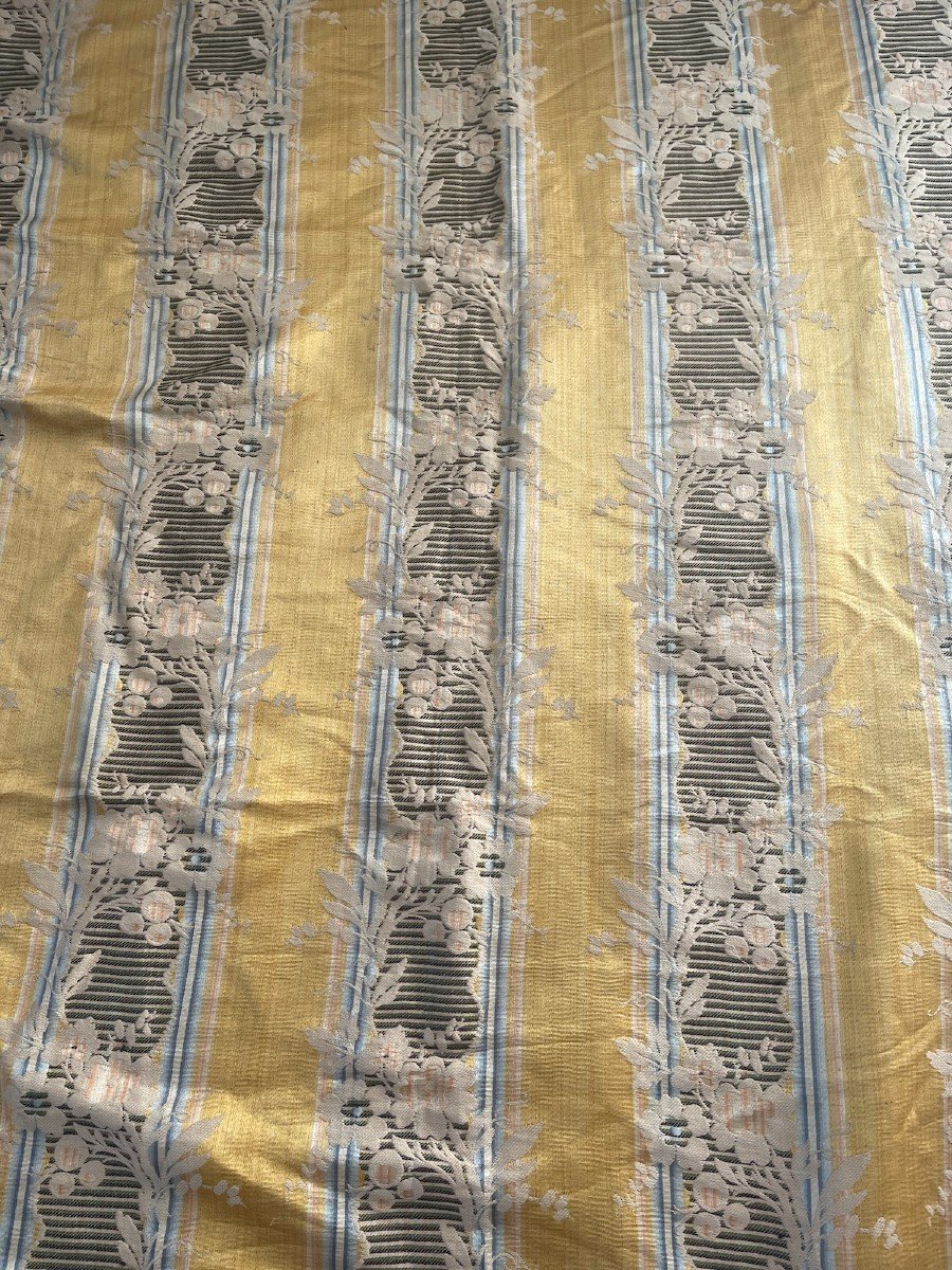 Second Film Identical Decor In Linen And Silk, Brocade And 19th Century Colors-photo-4