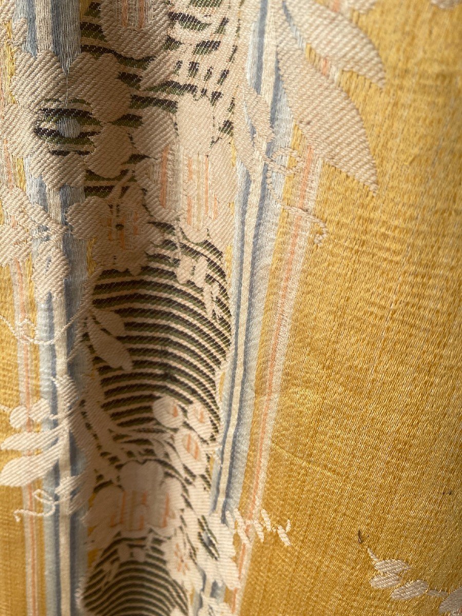 Second Film Identical Decor In Linen And Silk, Brocade And 19th Century Colors-photo-1