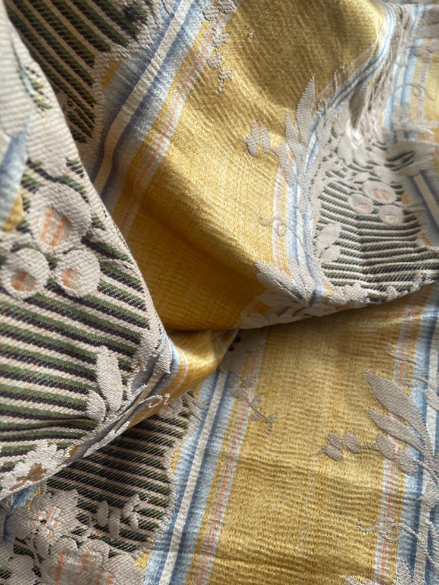 Second Film Identical Decor In Linen And Silk, Brocade And 19th Century Colors