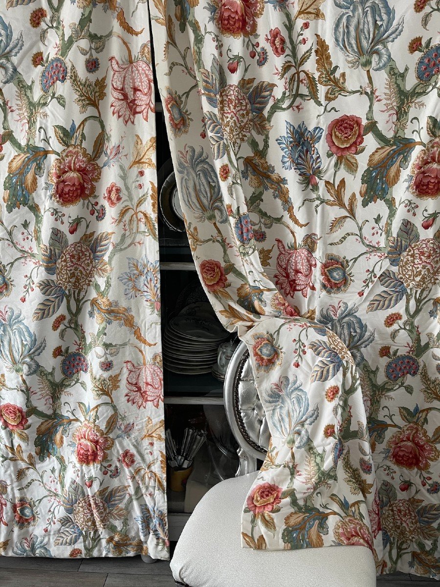 Pair Of Large Scale Floral Curtains With Wool Lining And Gold Rings-photo-6