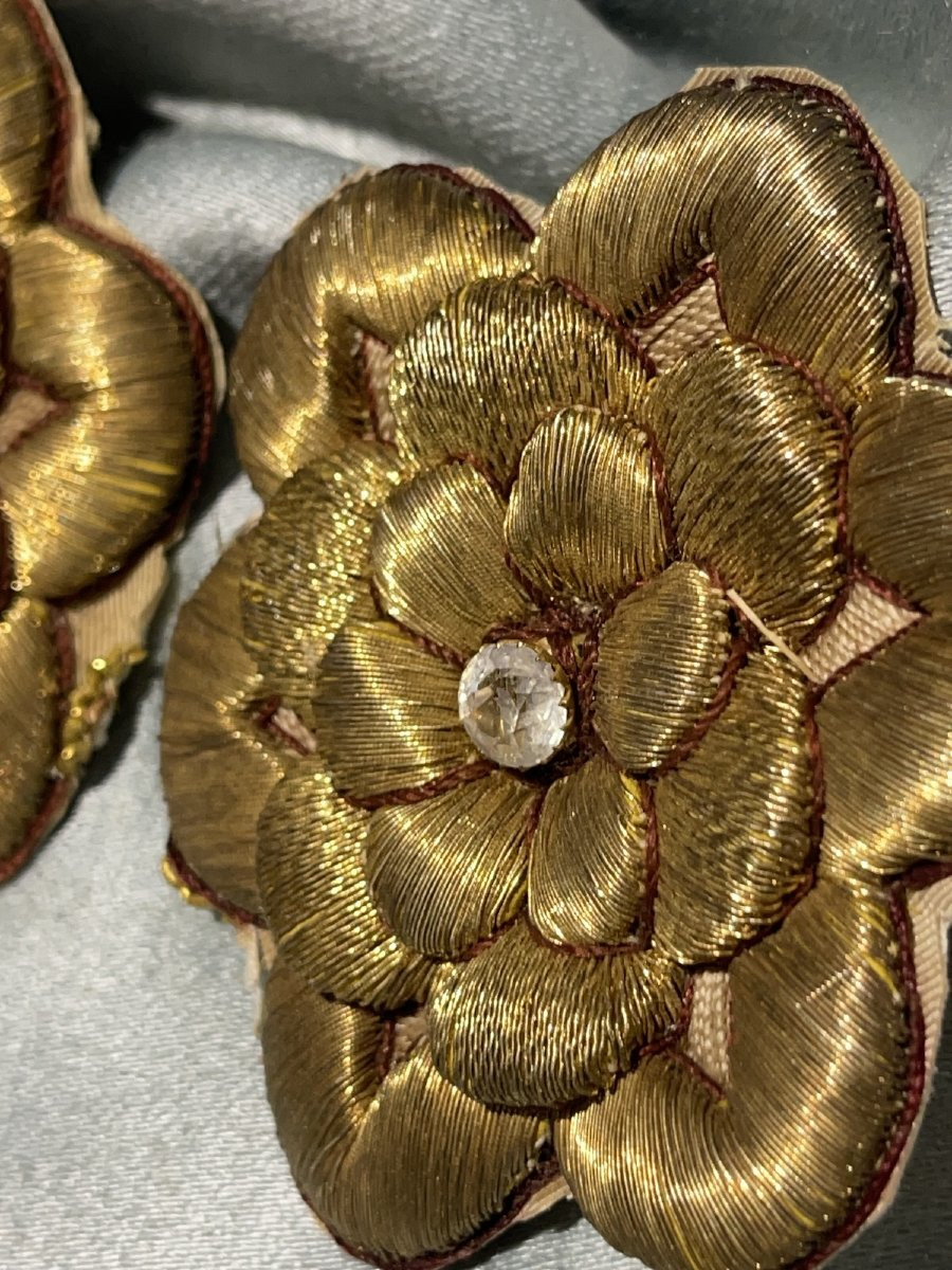 2 Fleurs  En Broderies De Fils Métalliques Collection Ou Vêtement Ancien-photo-2