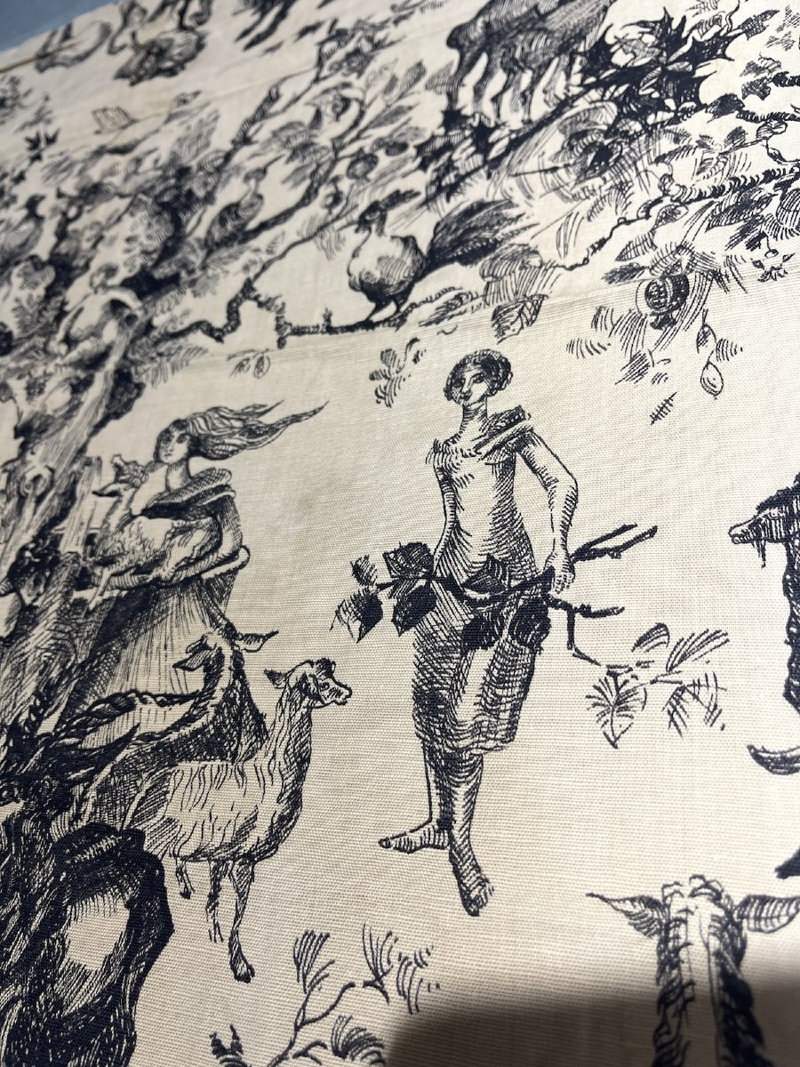 Fragment de tissu année 1950. scène en grisaille au décor singulier-photo-1