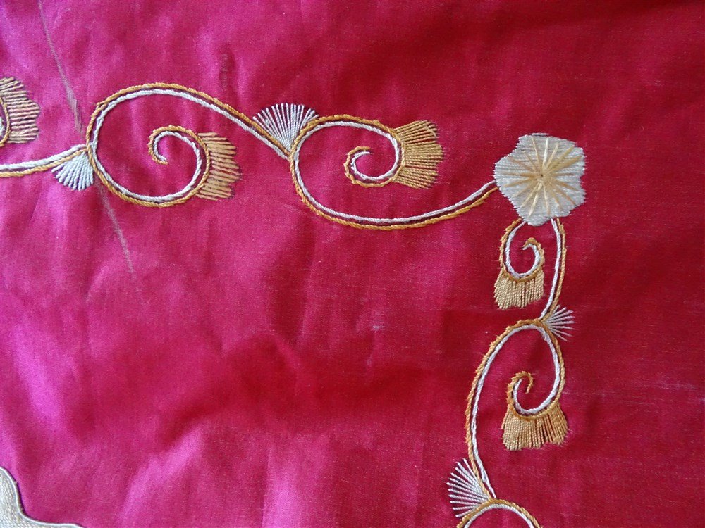  Broderie Chinoise en Soie – Dessus de Lit ou Tenture Murale, Dragon Impérial – XXe siècle-photo-1