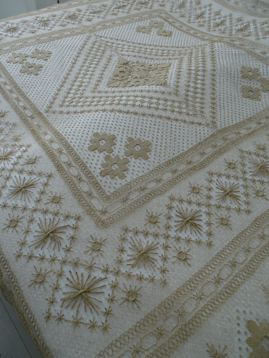  Antique Lace Bedspread Or Tablecloth – Needlework And Crochet – Starched Linen