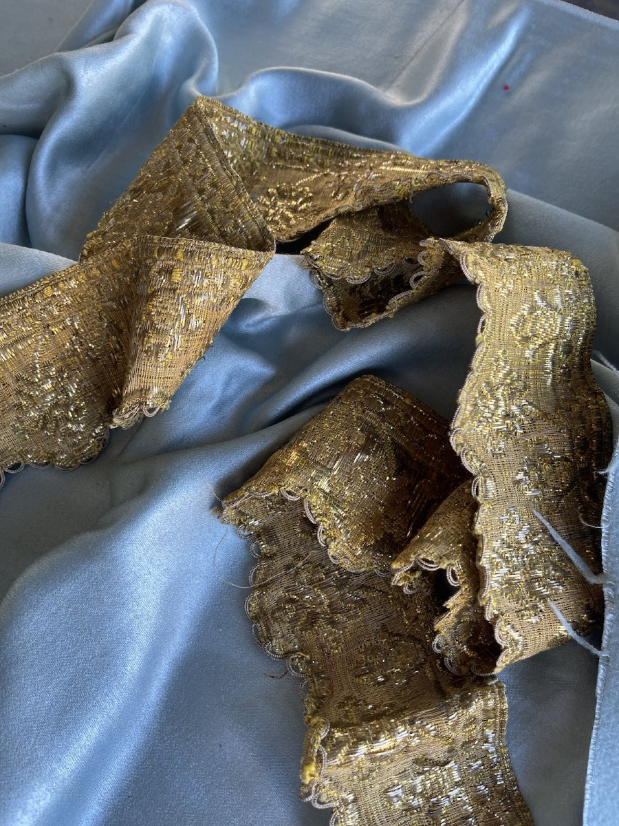 Late 18th Century Metallic Gold Braid For Stool, Cushions -photo-2