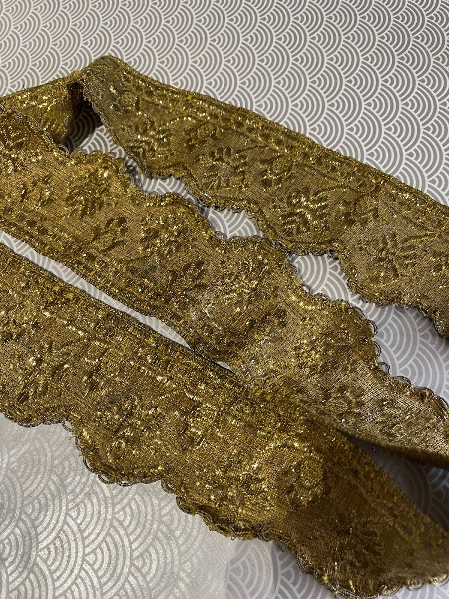 Late 18th Century Metallic Gold Braid For Stool, Cushions -photo-3