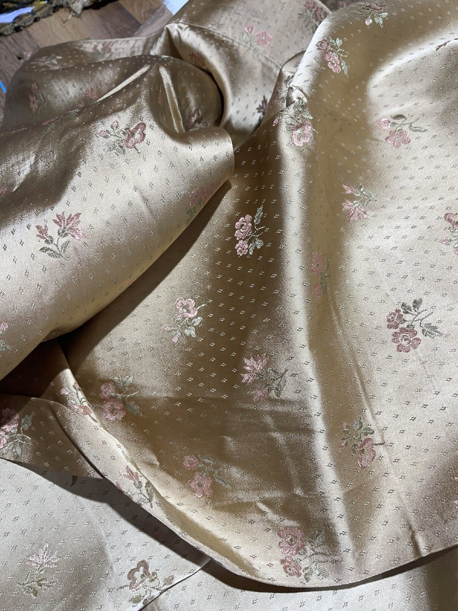 Second Meter Of Antique Satin Decorated With Small Flowers For Curtains Or Upholstery-photo-3