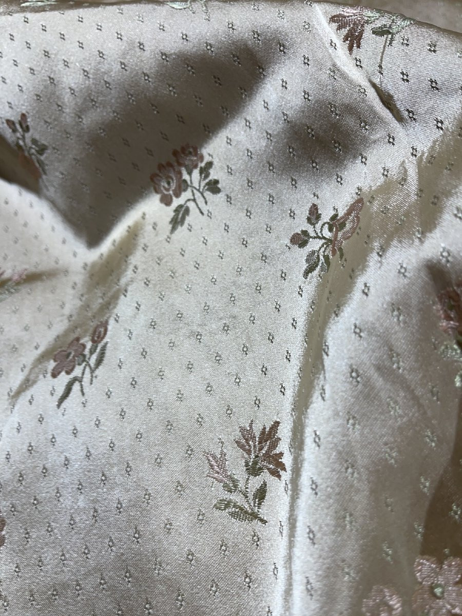 Second Meter Of Antique Satin Decorated With Small Flowers For Curtains Or Upholstery-photo-4