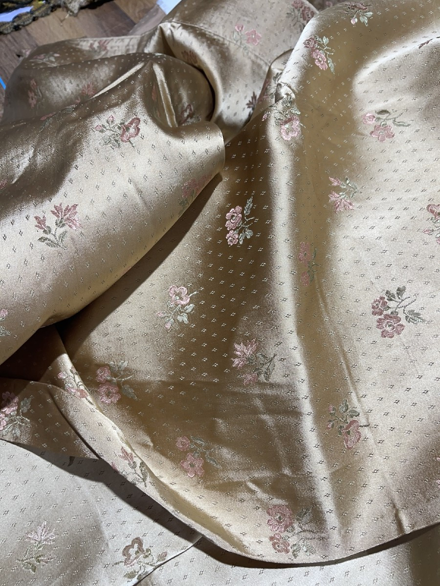 Second Meter Of Antique Satin Decorated With Small Flowers For Curtains Or Upholstery-photo-7