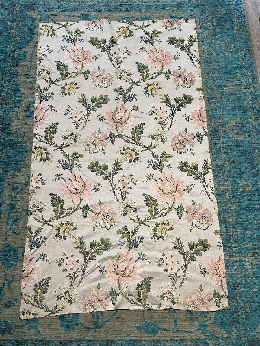 Jacquard Silk Fragment With Floral Decoration – Prestige Vintage  -photo-2