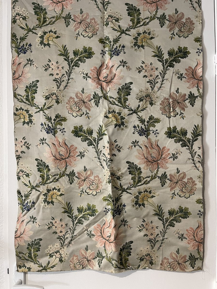 Jacquard Silk Fragment With Floral Decoration – Prestige Vintage  -photo-1