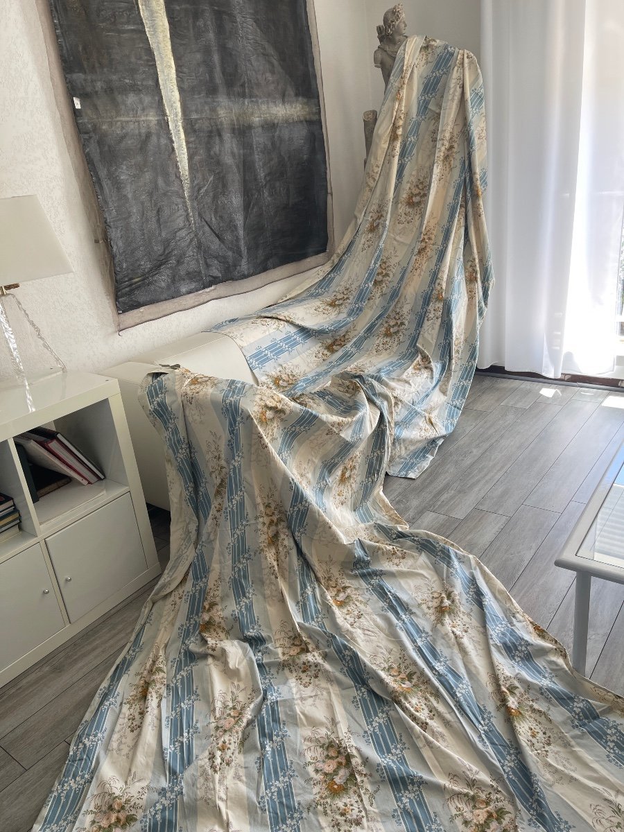 Pair Of Curtains With Spring Floral Decor-photo-3
