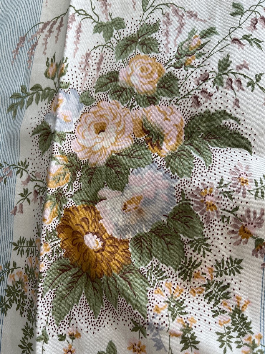Pair Of Curtains With Spring Floral Decor-photo-1