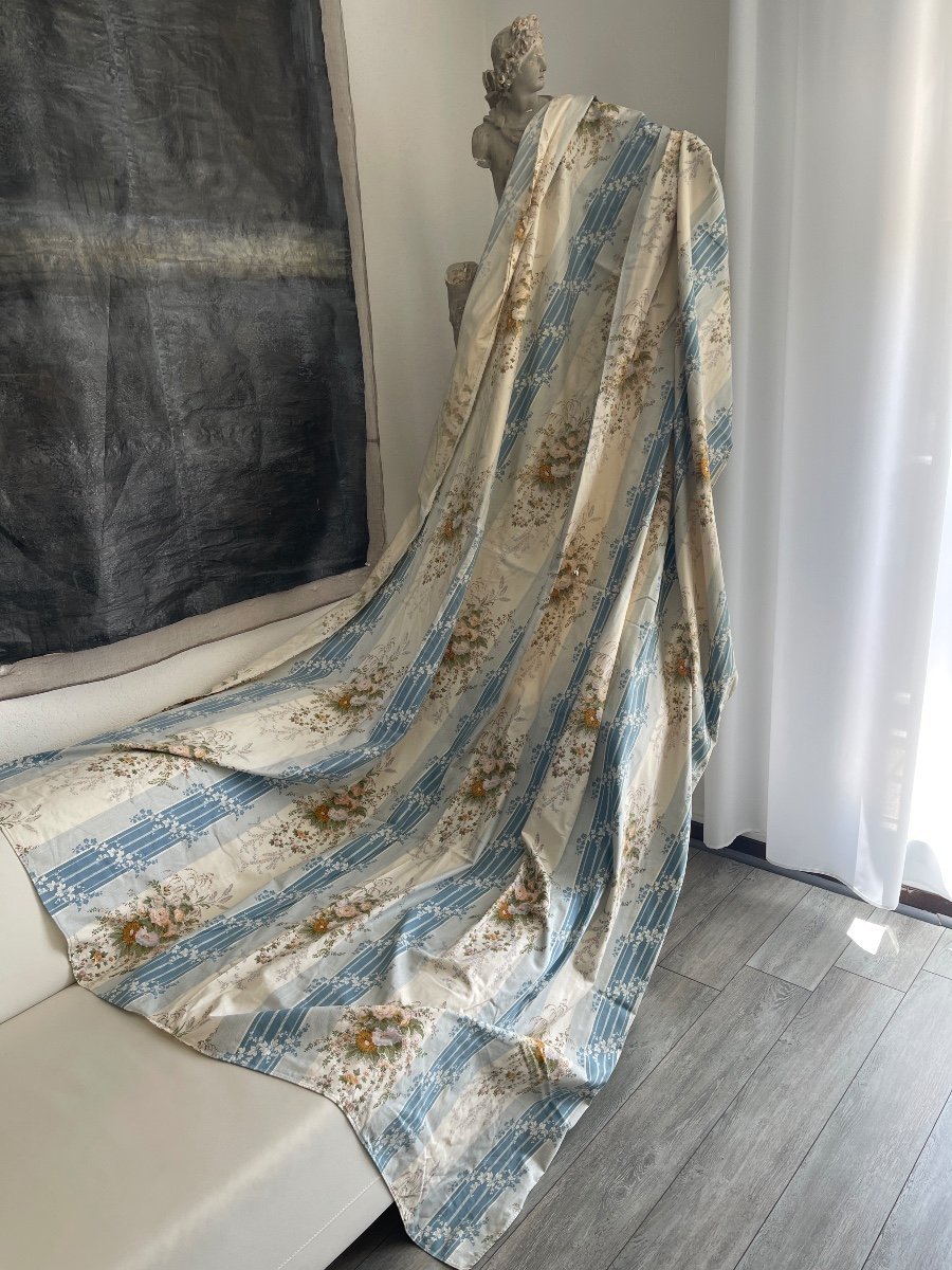 Pair Of Curtains With Spring Floral Decor-photo-3