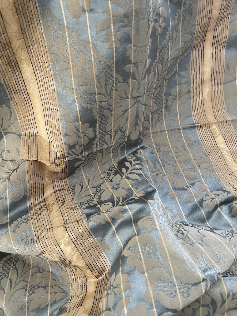 Métrage de soie ancienne – Époque XIXᵉ . Décor floral bleu ciel et beige doré-photo-4