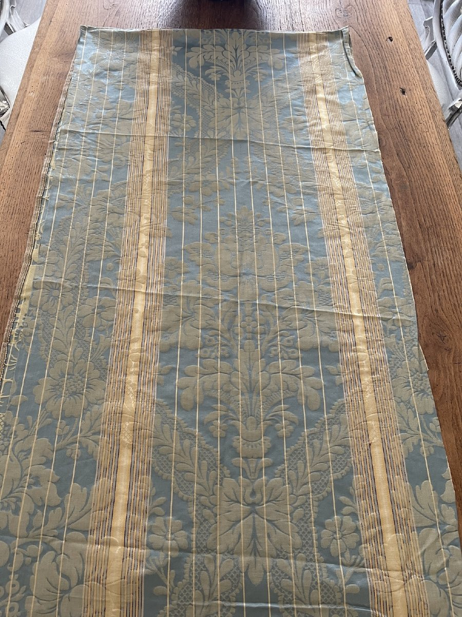 Métrage de soie ancienne – Époque XIXᵉ . Décor floral bleu ciel et beige doré-photo-3