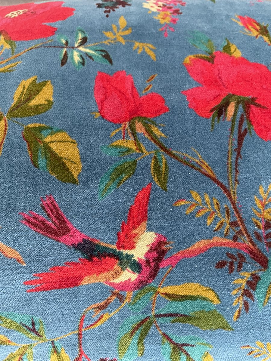 Coussin en velours bleu au décor d’oiseaux multicolores-photo-3