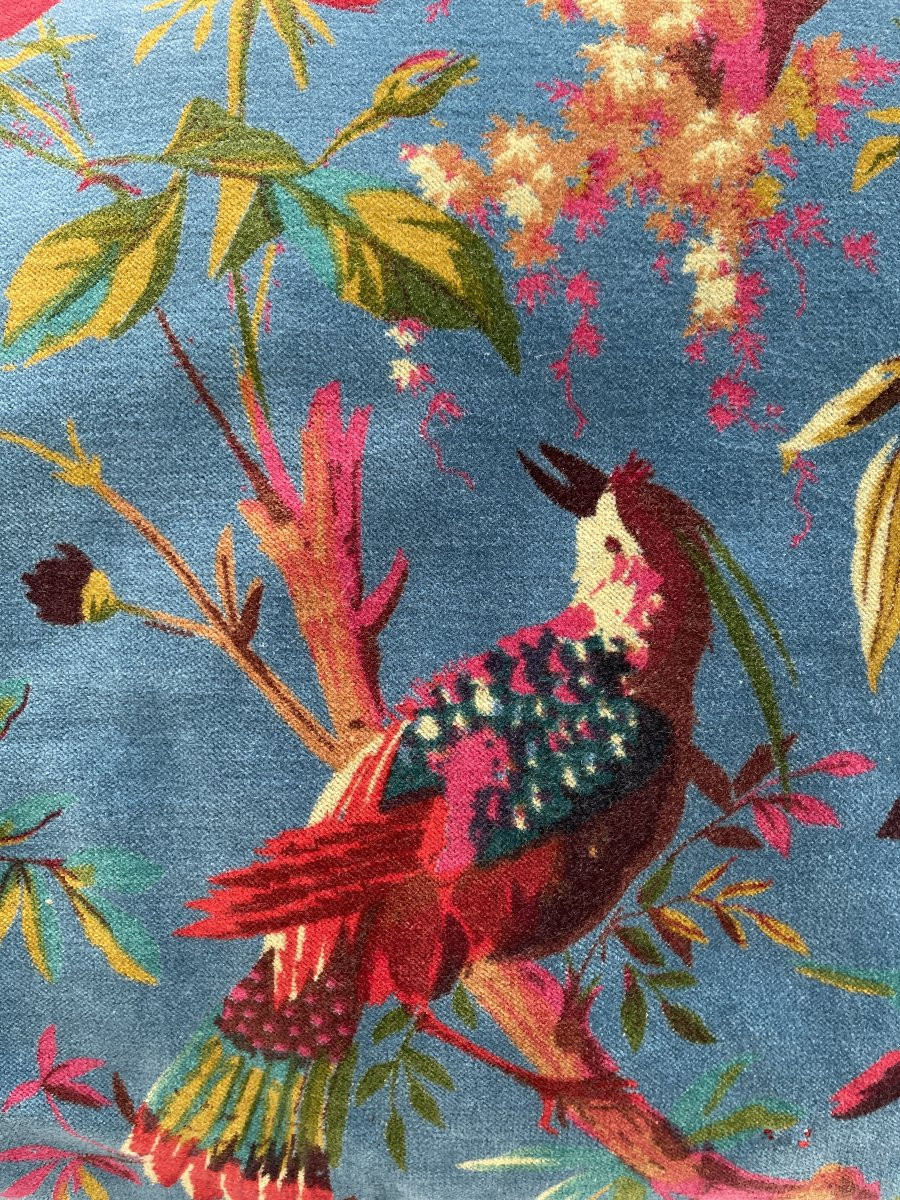 Coussin en velours bleu au décor d’oiseaux multicolores-photo-2