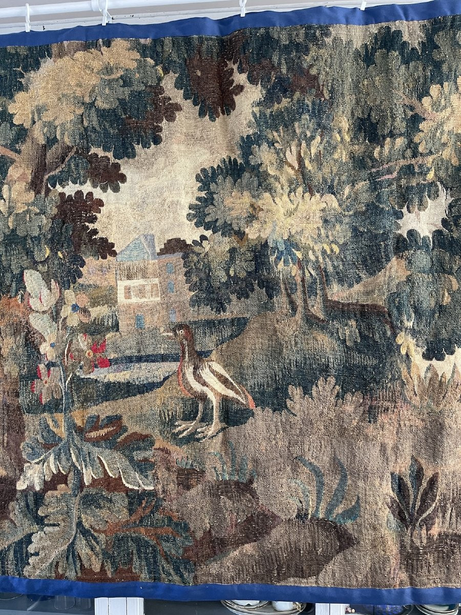 Tapisserie verdure – France, XVIIᵉ siècle – Scène de paysage animé de volatiles et architecture-photo-2
