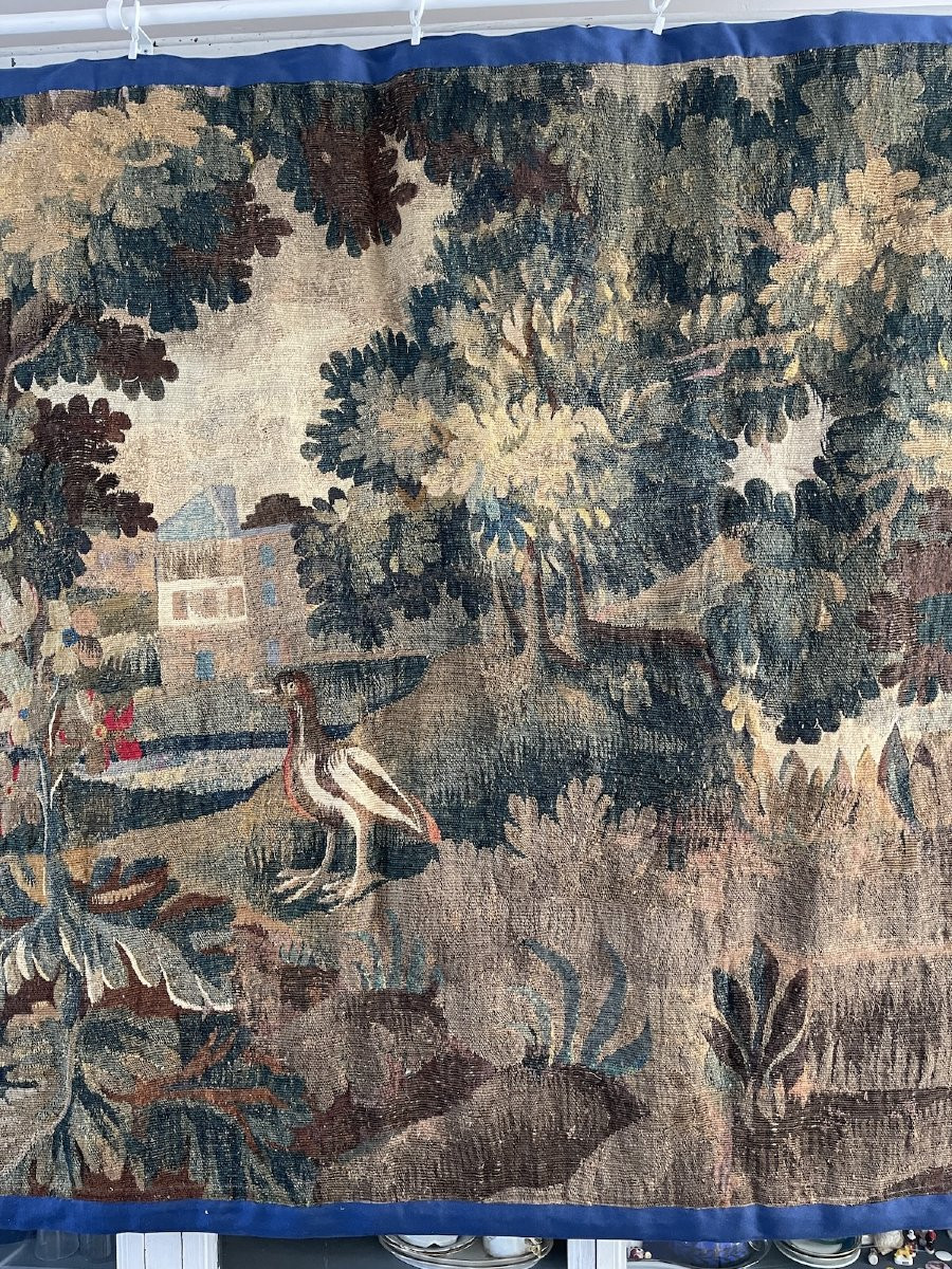 Tapisserie verdure – France, XVIIᵉ siècle – Scène de paysage animé de volatiles et architecture-photo-4