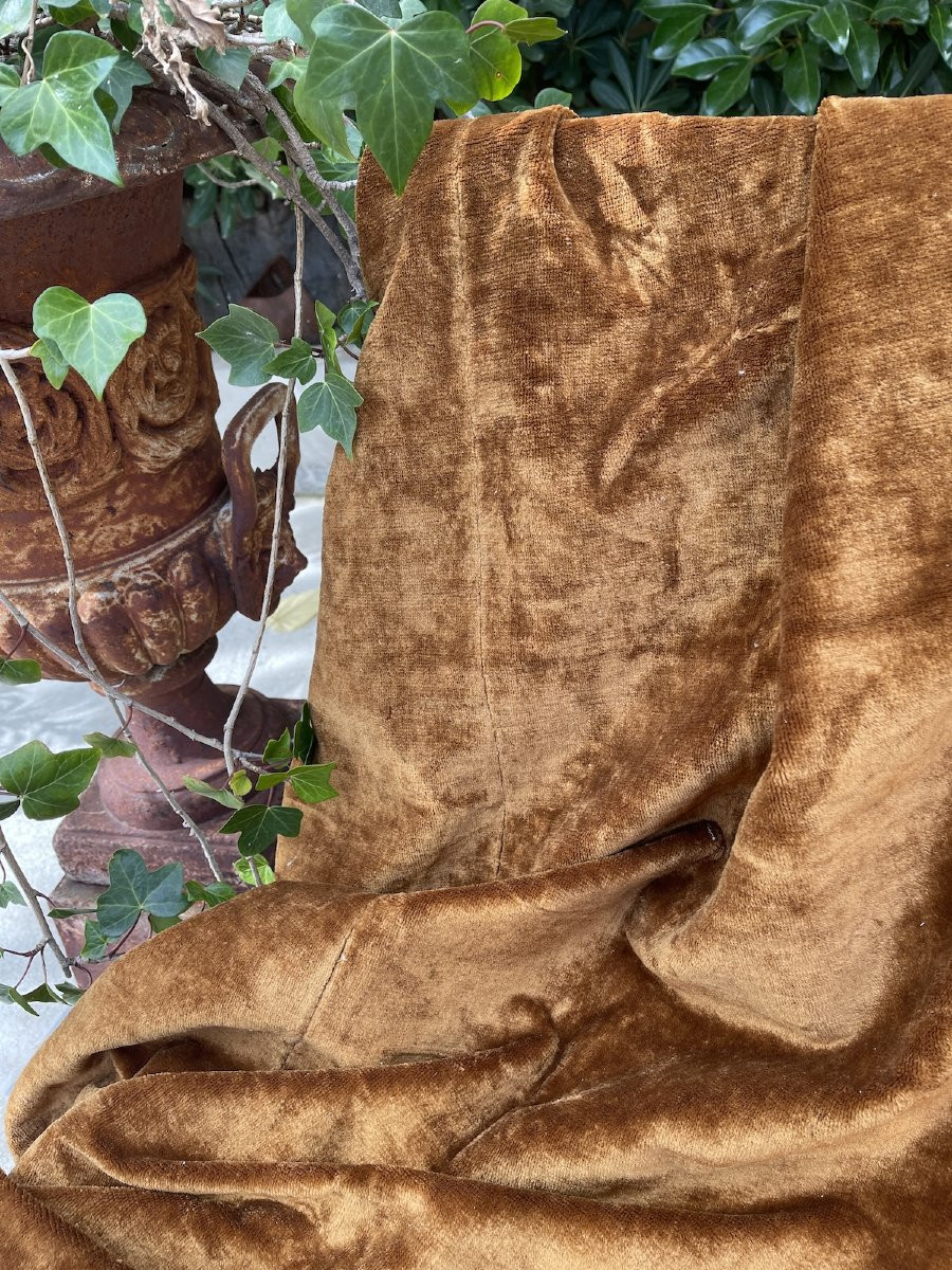 Second Length Of 19th Century Silk Velvet, Golden Brown Color-photo-3
