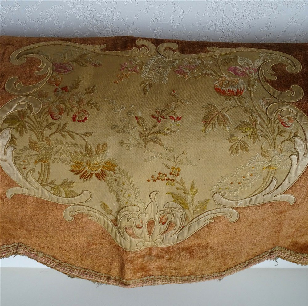 Première Cantonnière XIXᵉ en velours et appliques de soierie au décor floral-photo-4