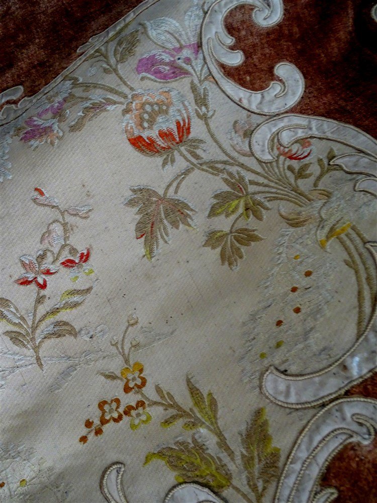 Première Cantonnière XIXᵉ en velours et appliques de soierie au décor floral-photo-3