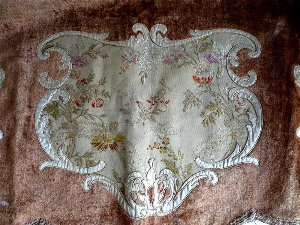 Première Cantonnière XIXᵉ en velours et appliques de soierie au décor floral-photo-5