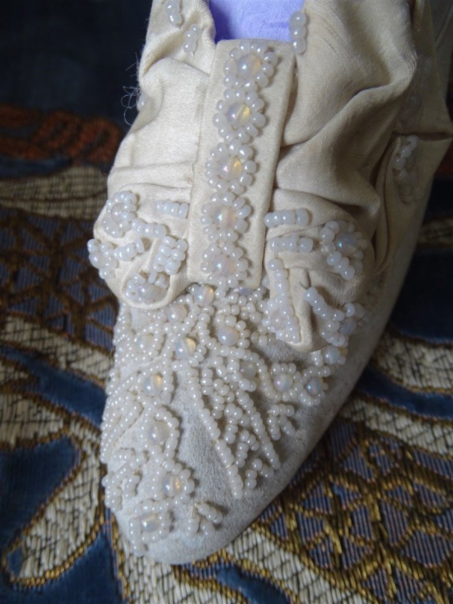 Pair Of Beaded Silk Shoes – Circa 1880 – Heennessy's, New York-photo-4