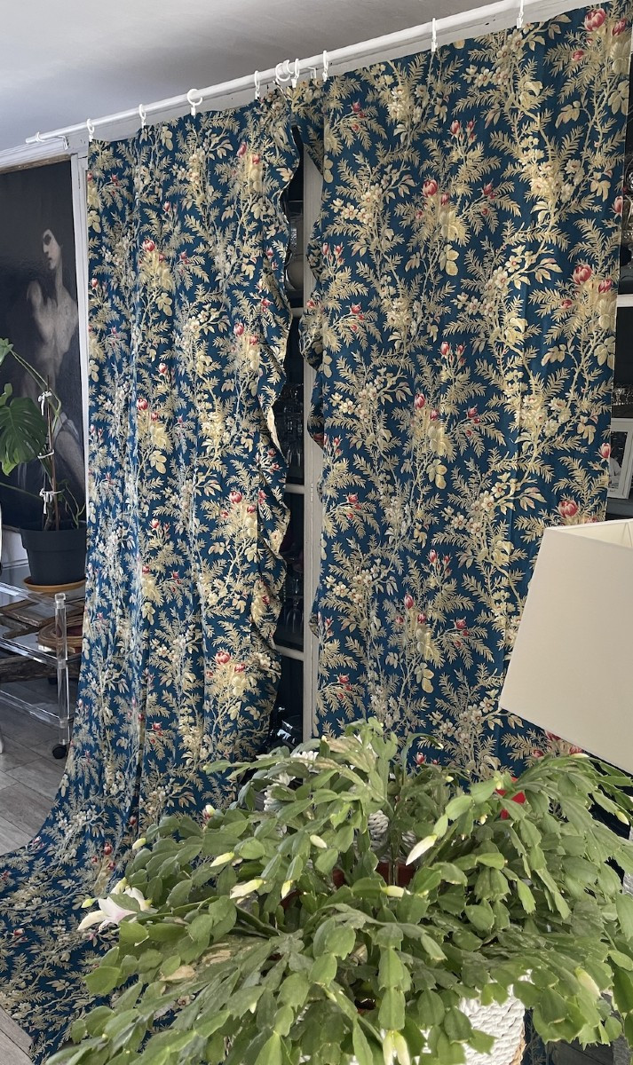 Première Paire de rideaux bleus de France roses et fleurs printanières