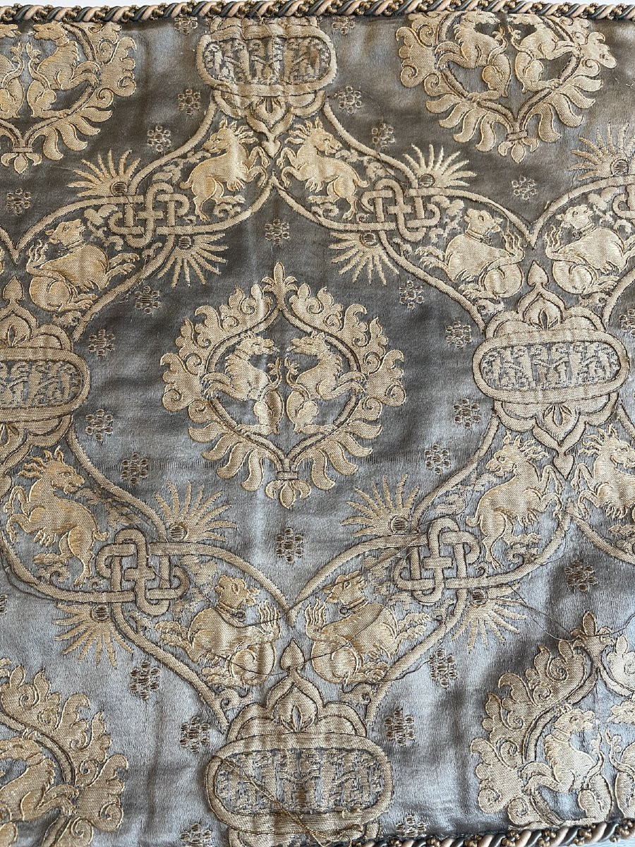 Cushion Cover In Silk Brocade And Metallic Threads, 19th Century, Stylized Animals-photo-1