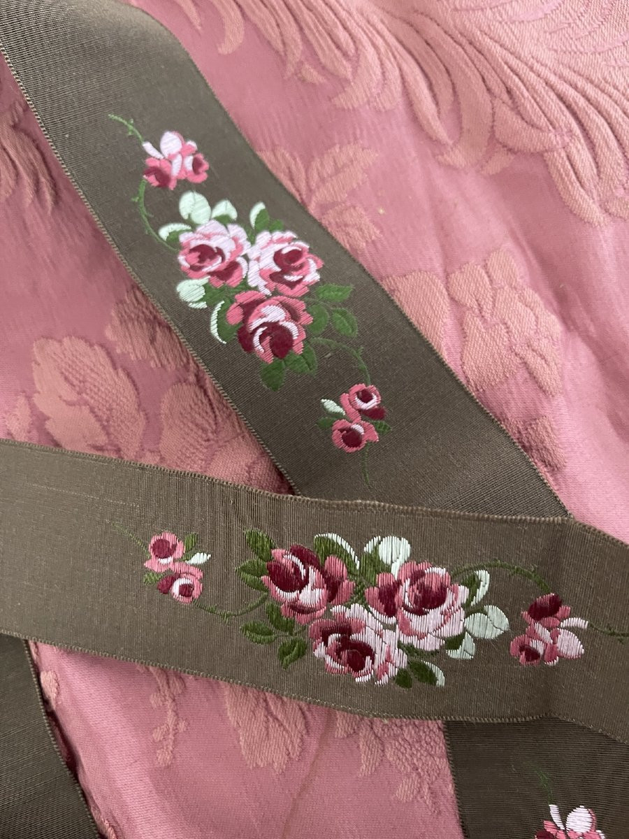 355 Cm X 4 Cm. Antique Jacquard Silk Ribbon Trim – Elegance And Refinement, Floral Design -photo-1