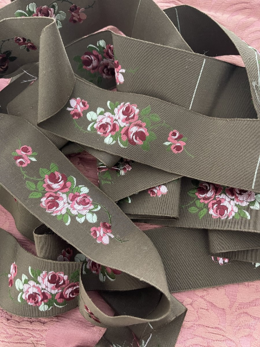 355 Cm X 4 Cm. Antique Jacquard Silk Ribbon Trim – Elegance And Refinement, Floral Design -photo-4