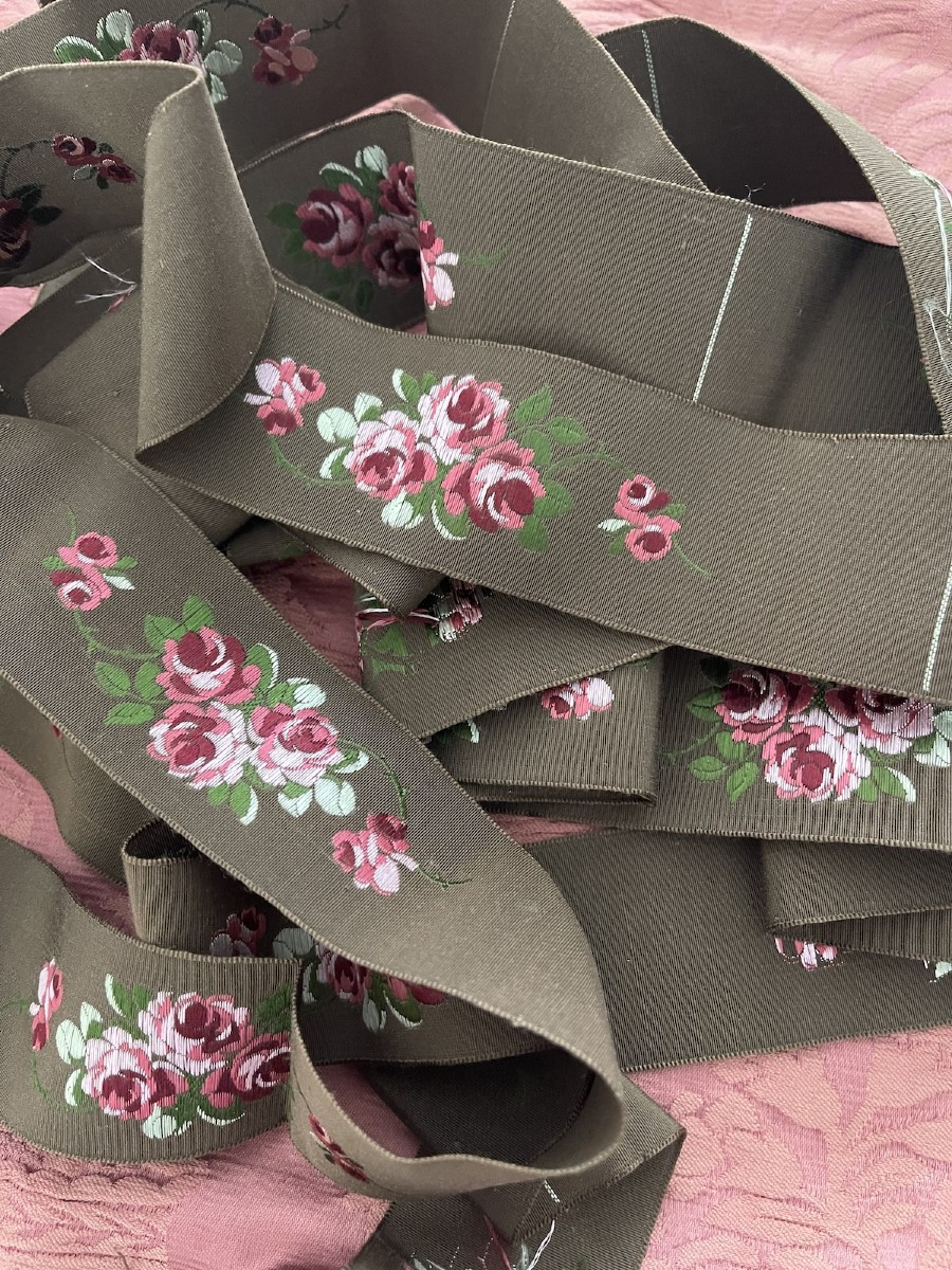 355 Cm X 4 Cm. Antique Jacquard Silk Ribbon Trim – Elegance And Refinement, Floral Design 