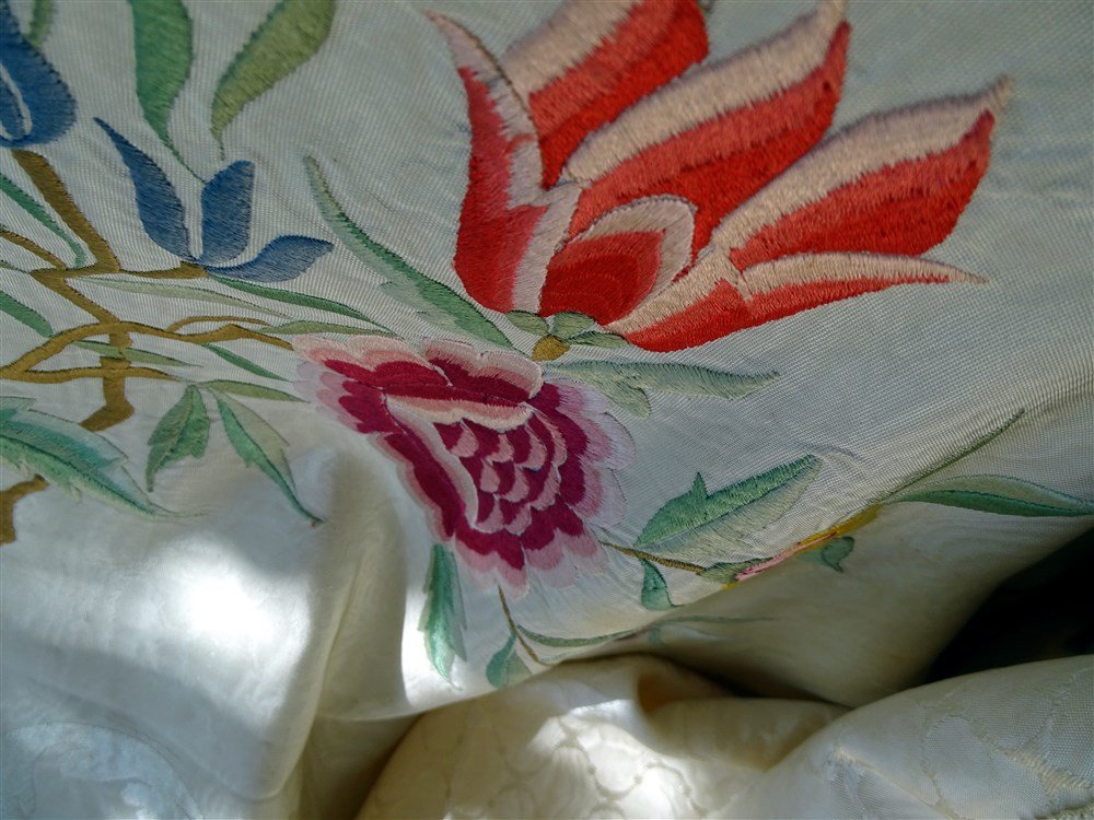 Ivory Moiré Satin Tablecloth Or Bedspread With Floral Embroidery  -photo-4