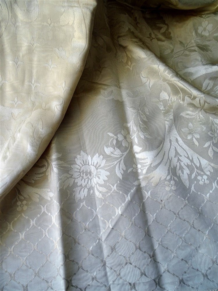 Ivory Moiré Satin Tablecloth Or Bedspread With Floral Embroidery  -photo-6