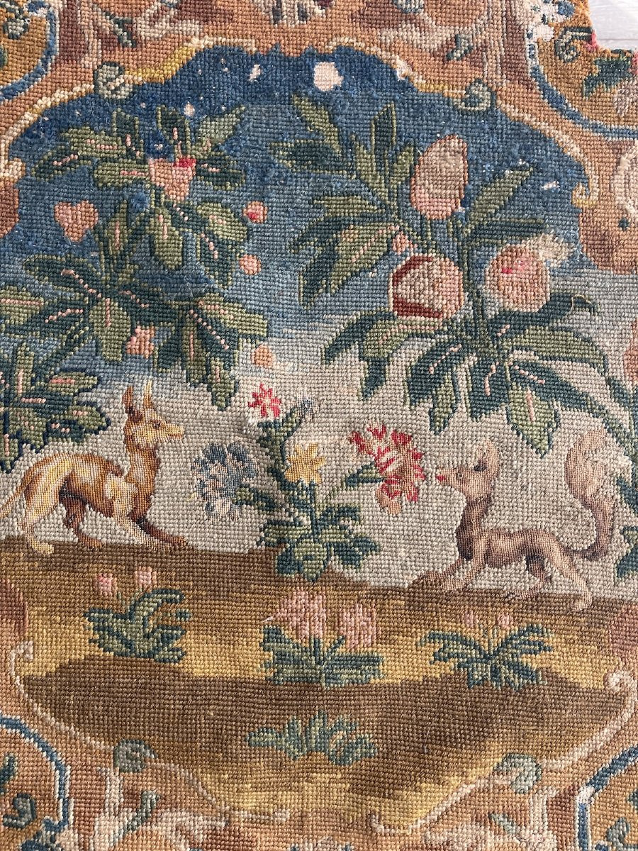 Dessus de fauteuil d’époque XVIIIᵉ siècle –  Tapisserie Broderie au petit point décor animalier-photo-3