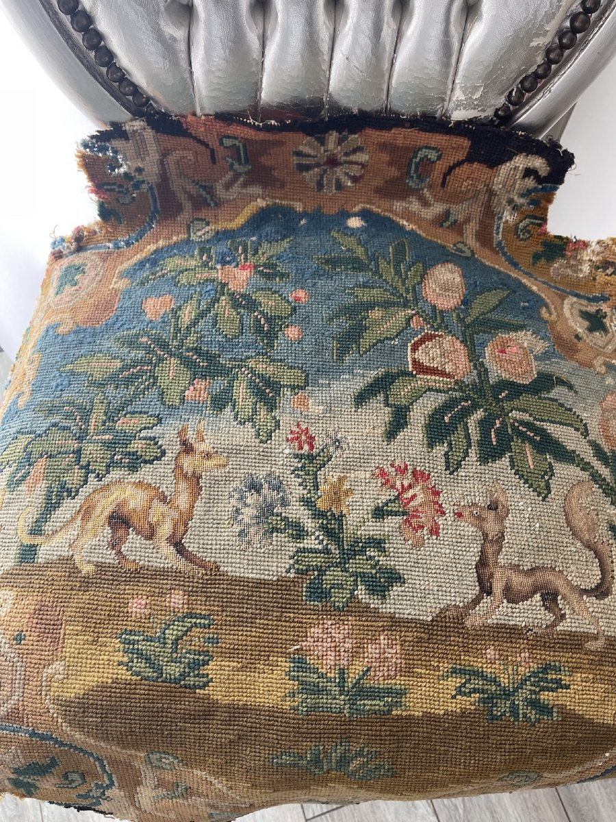 Dessus de fauteuil d’époque XVIIIᵉ siècle –  Tapisserie Broderie au petit point décor animalier-photo-2