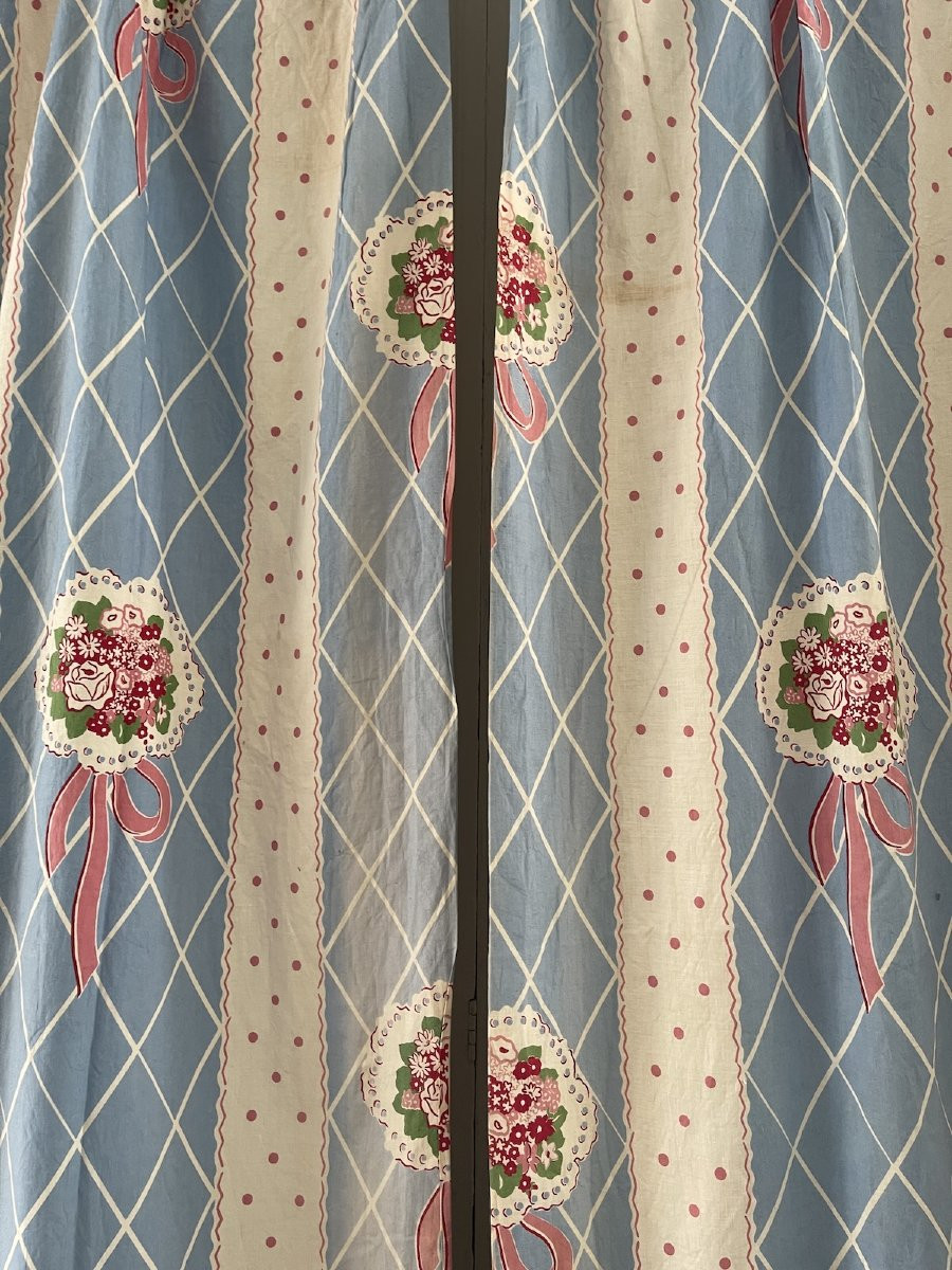 Pair Of Printed Cotton Curtains Decorated With Ribboned Bouquets-photo-2
