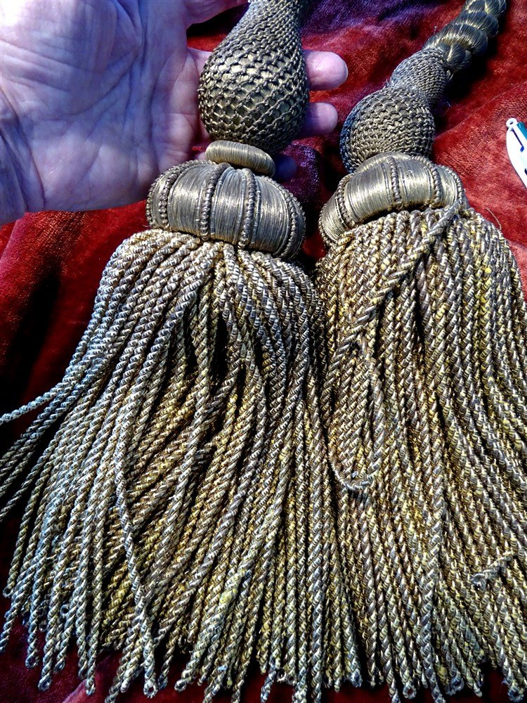 Castle Trimmings - 2 Pompoms And Cords In Gilded Metal Wire,-photo-4