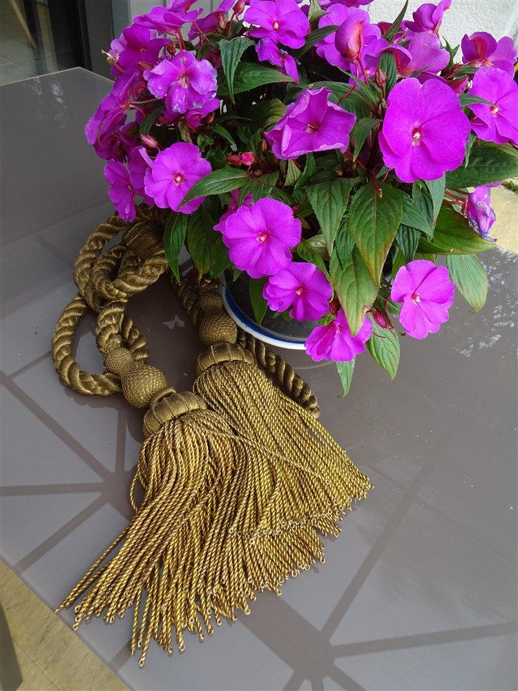 Castle Trimmings - 2 Pompoms And Cords In Gilded Metal Wire,-photo-4