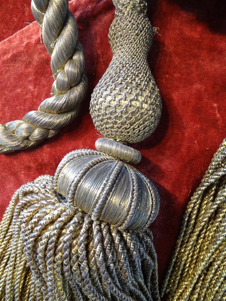 Castle Trimmings - 2 Pompoms And Cords In Gilded Metal Wire,-photo-5
