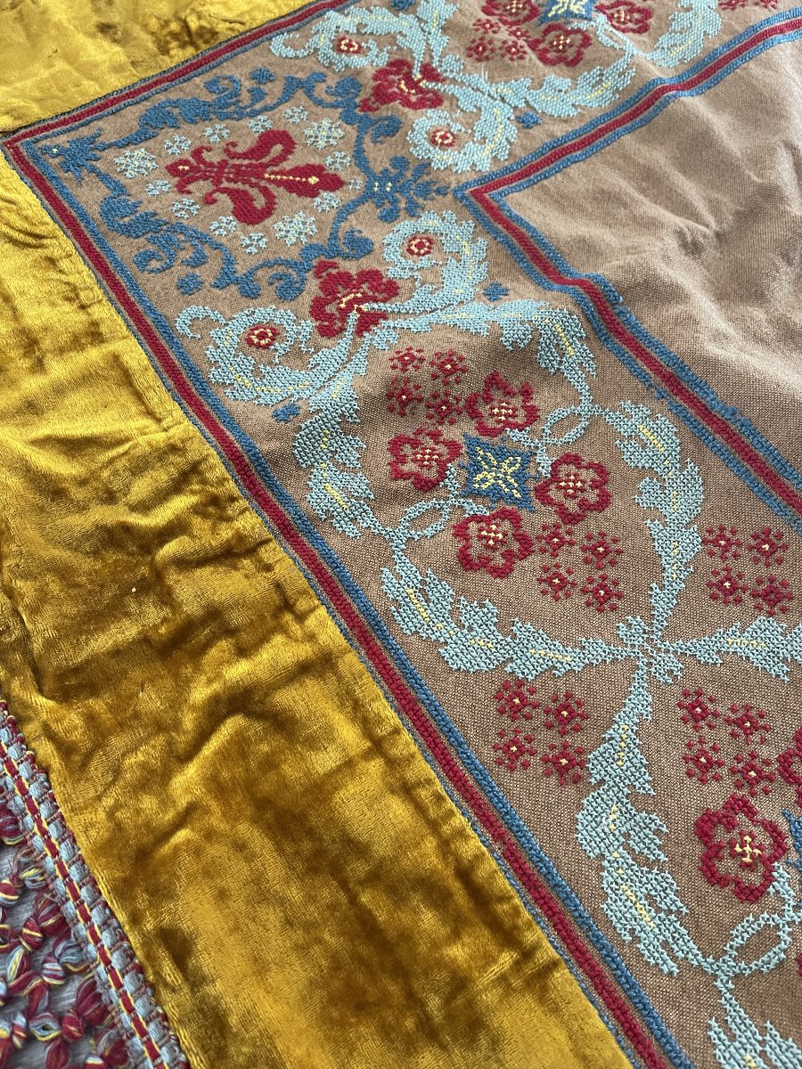 Silk Velvet And Embroidered Linen Table Or Chest Of Drawers Rug - Fleur De Lys Design-photo-1