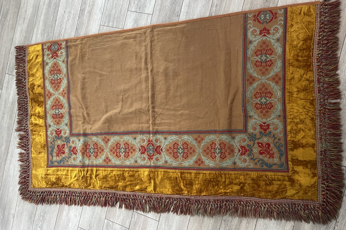 Second Table Or Chest Of Drawers Rug In Silk Velvet And Fleur-de-lys Embroidery-photo-2