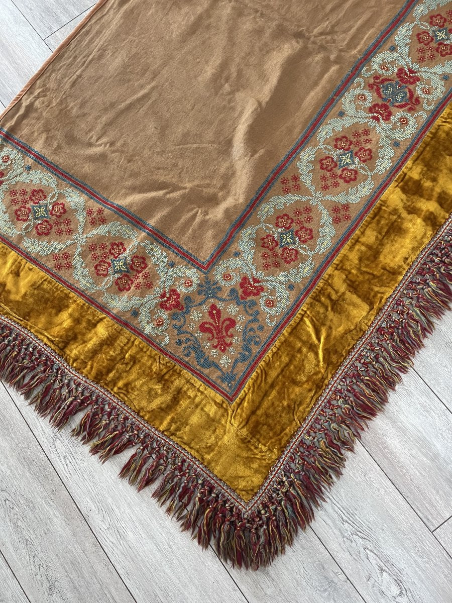 Second Table Or Chest Of Drawers Rug In Silk Velvet And Fleur-de-lys Embroidery-photo-5