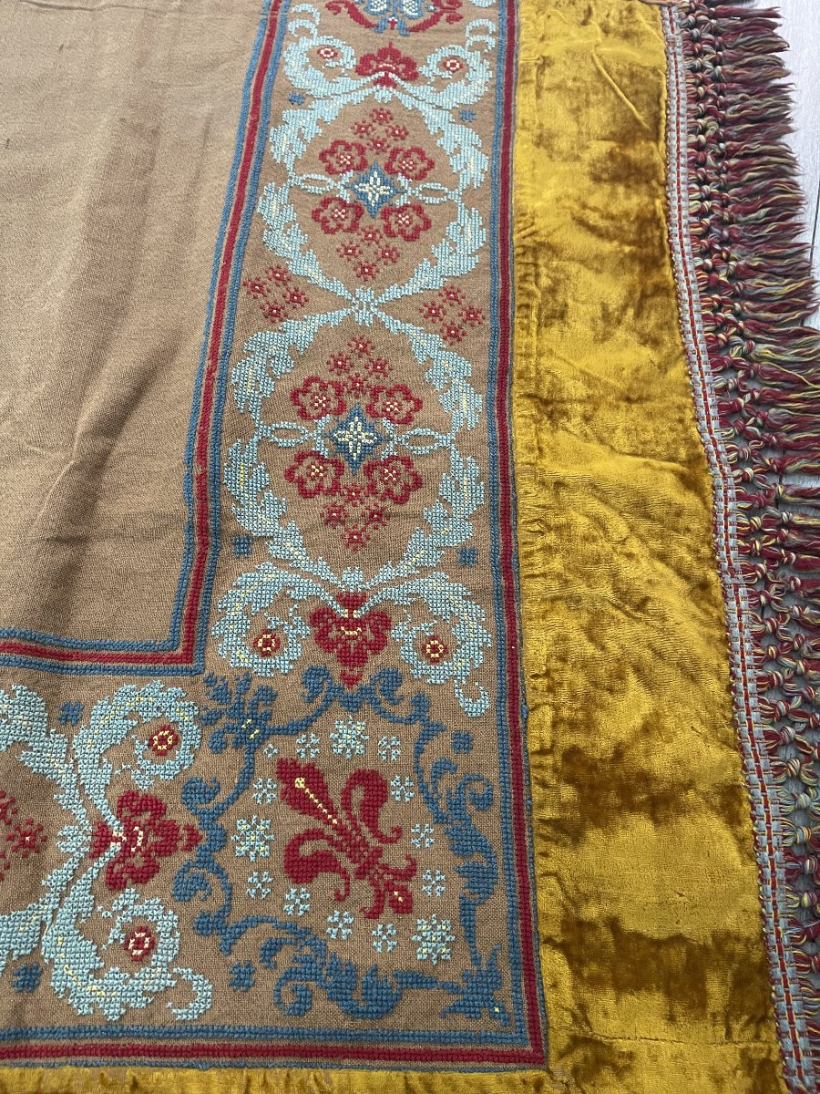 Second Table Or Chest Of Drawers Rug In Silk Velvet And Fleur-de-lys Embroidery-photo-8