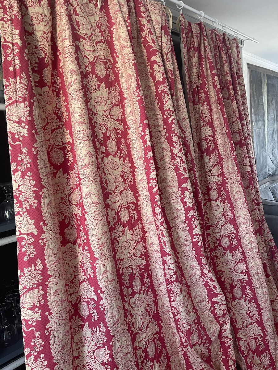 Pair Of Large Printed Curtains With Floral And Bird Motifs - Exceptional Fabric