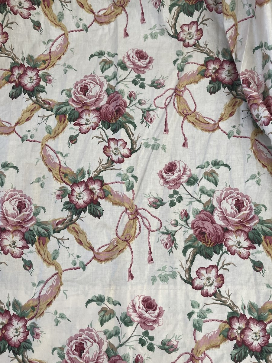 Paire de rideaux en chintz Sanderson, décor de roses enrubannées – Angleterre, XXe siècle-photo-2