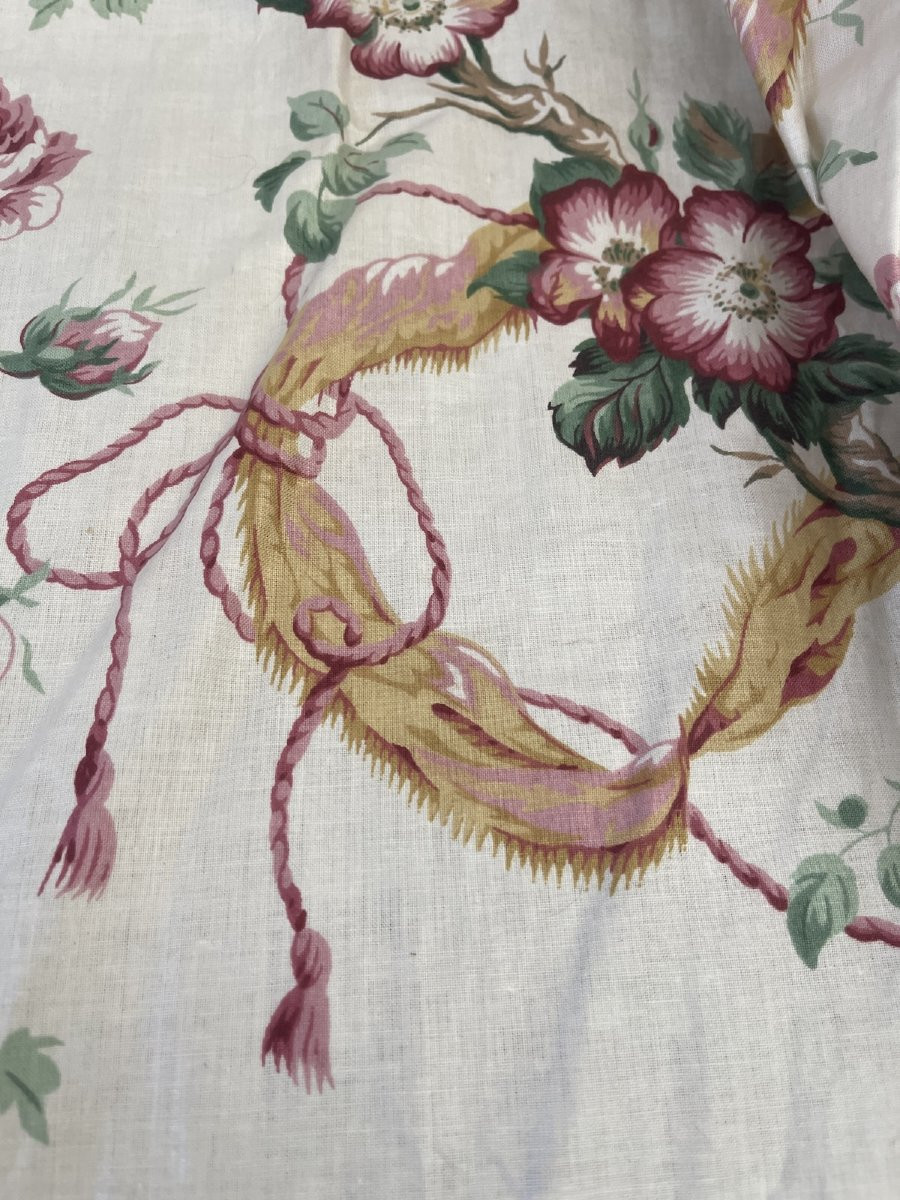 Paire de rideaux en chintz Sanderson, décor de roses enrubannées – Angleterre, XXe siècle-photo-3