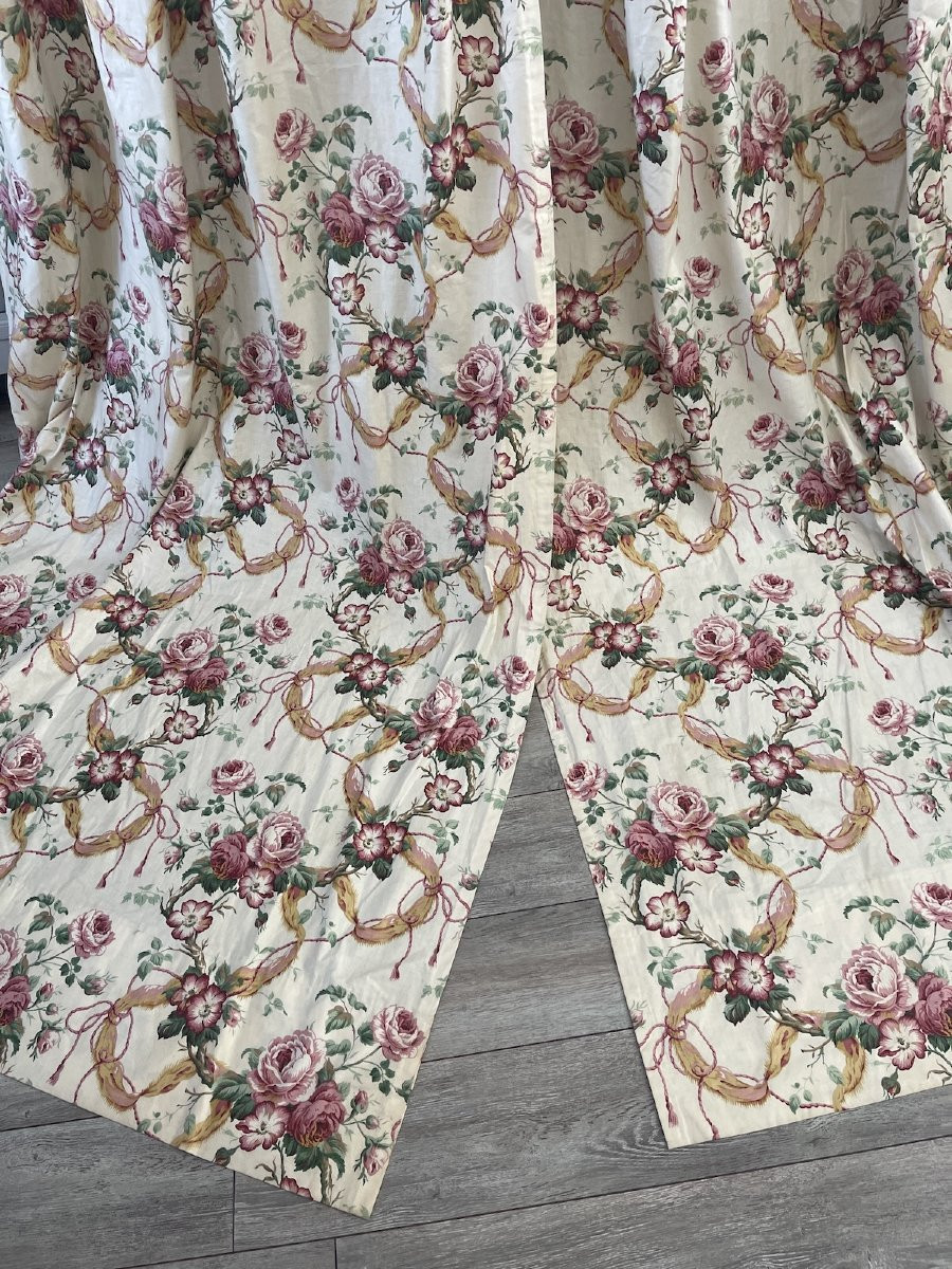 Paire de rideaux en chintz Sanderson, décor de roses enrubannées – Angleterre, XXe siècle-photo-4